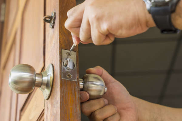 Shocking Cost Of Changing Door Locks Inmyarea Com